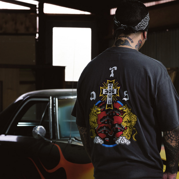 TRADMAN'S TORAICHI × DOGTOWN TEE 詳細画像